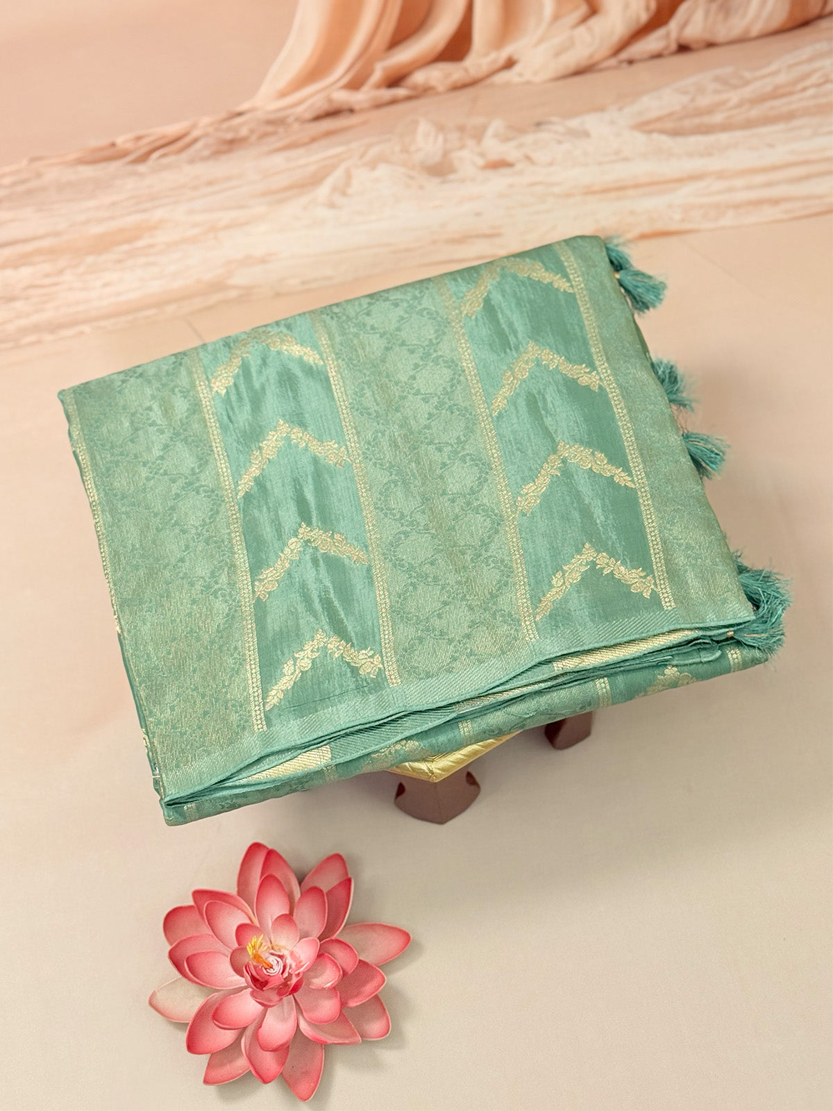 Stripe tissue borderless saree with tassels