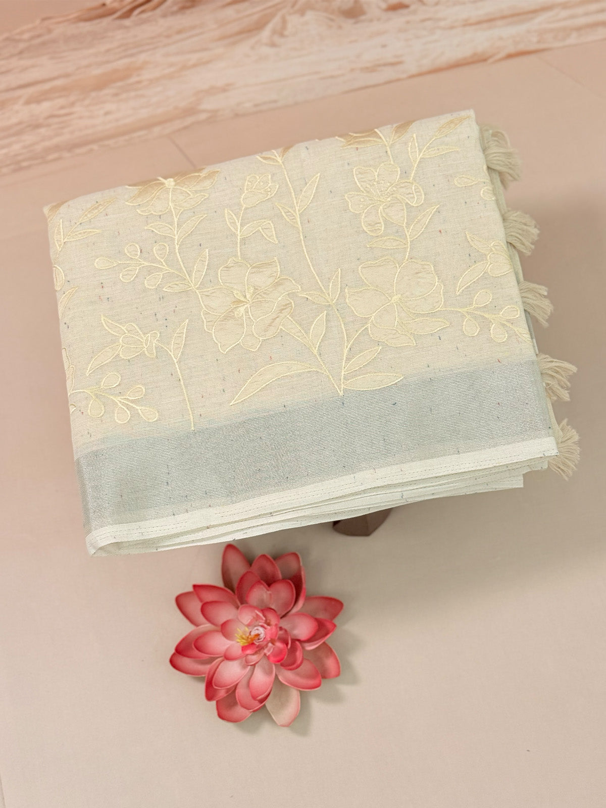 Pure handloom linen with self colour applique