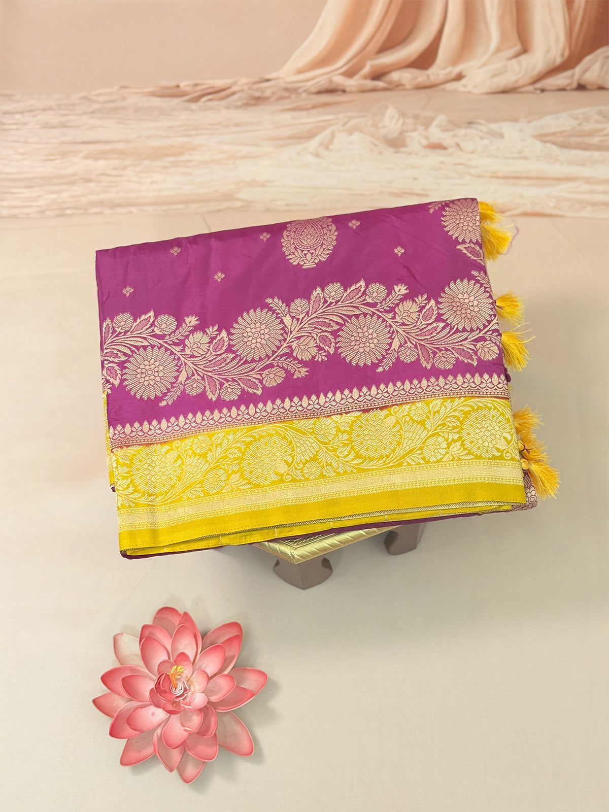 semi katan silk with contrast border