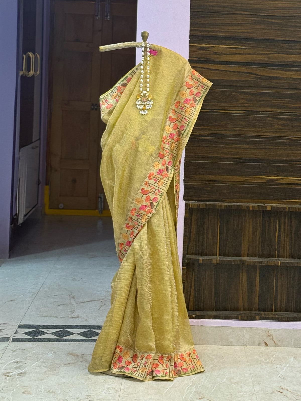 Golden crush tissue embroidery