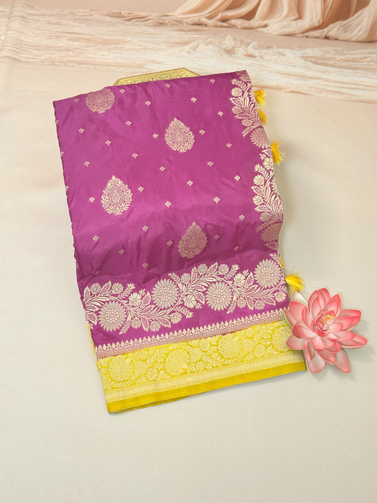 semi katan silk with contrast border
