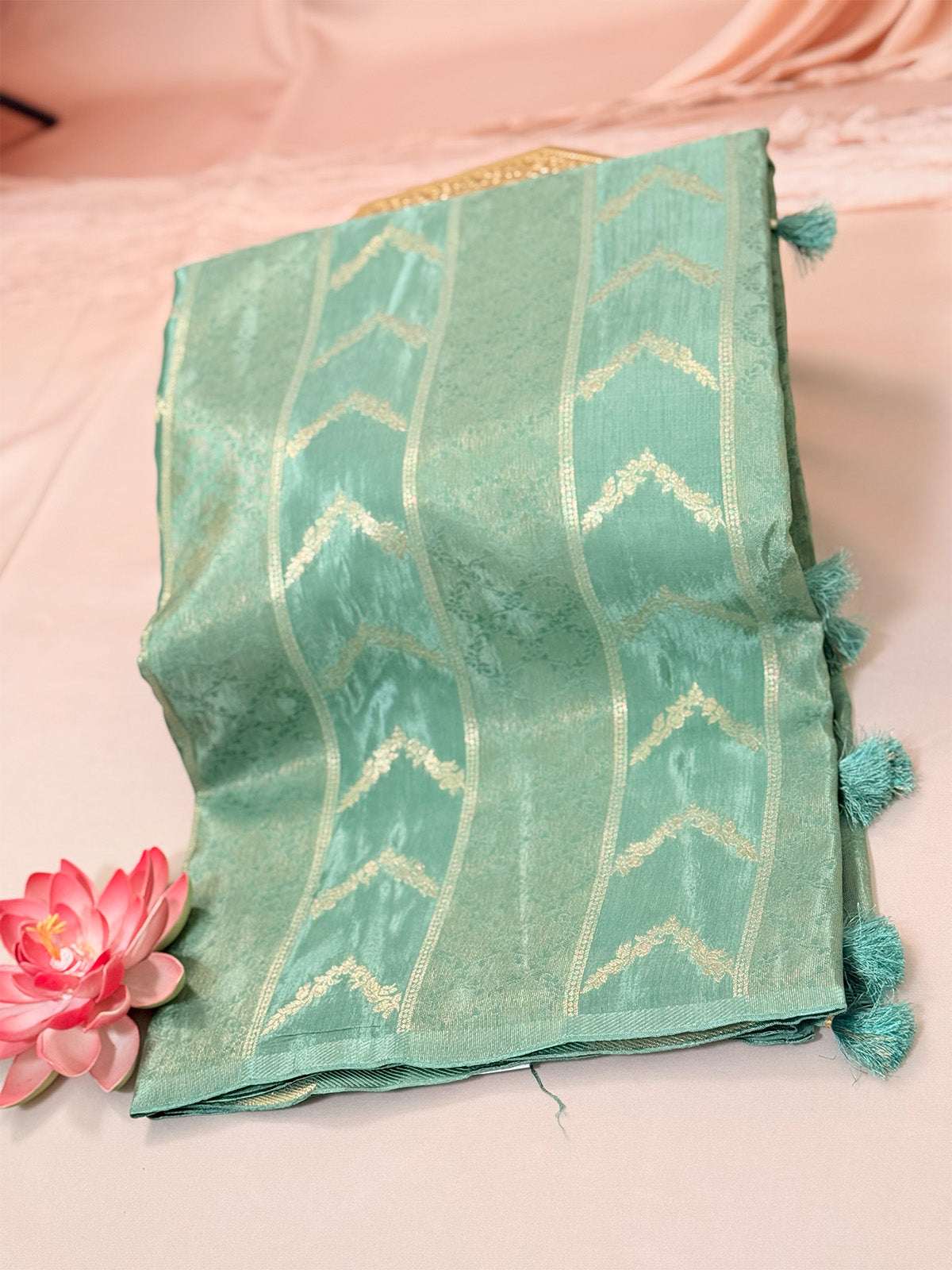 Stripe tissue borderless saree with tassels