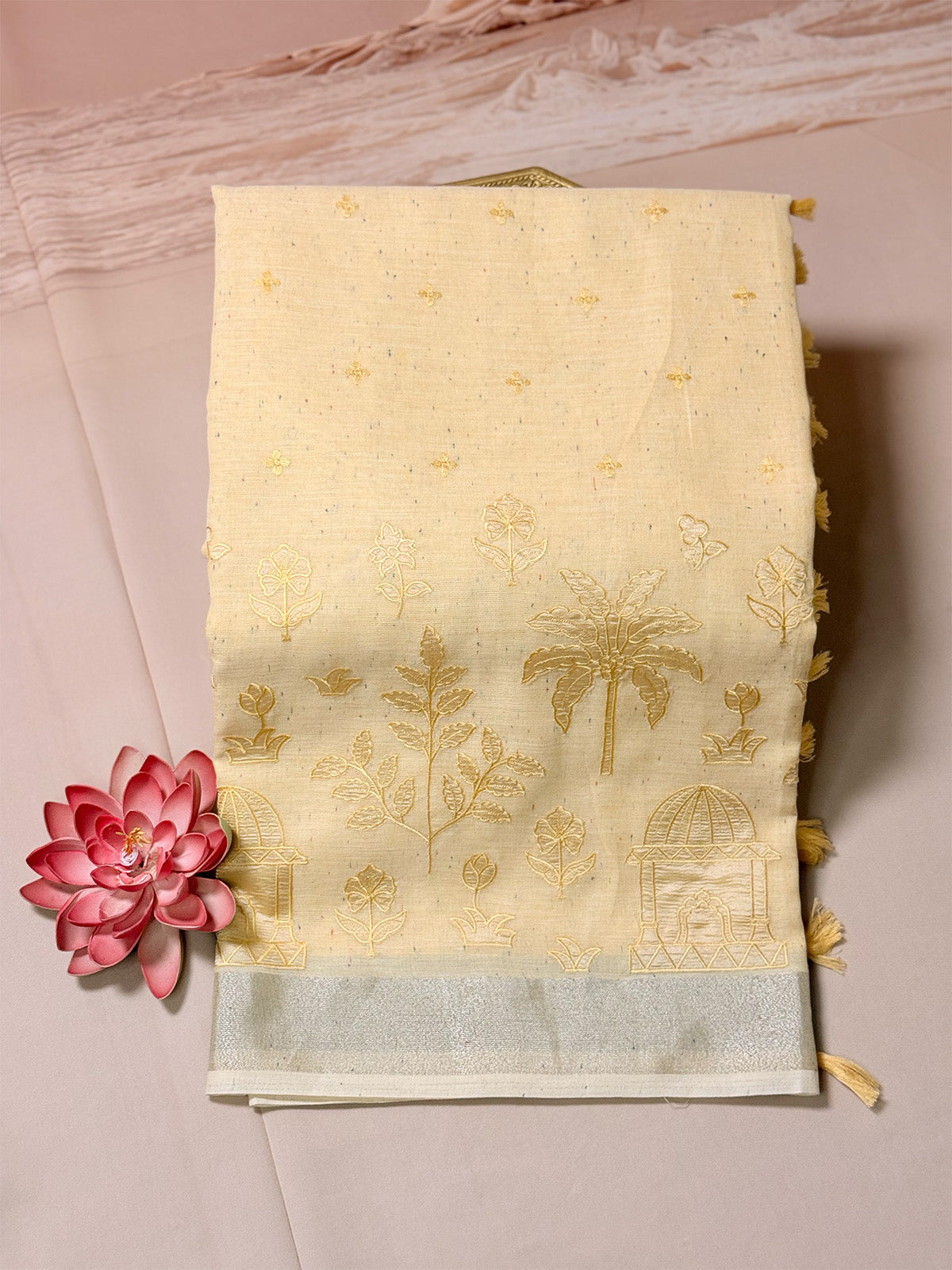 Pure handloom linen with self colour applique