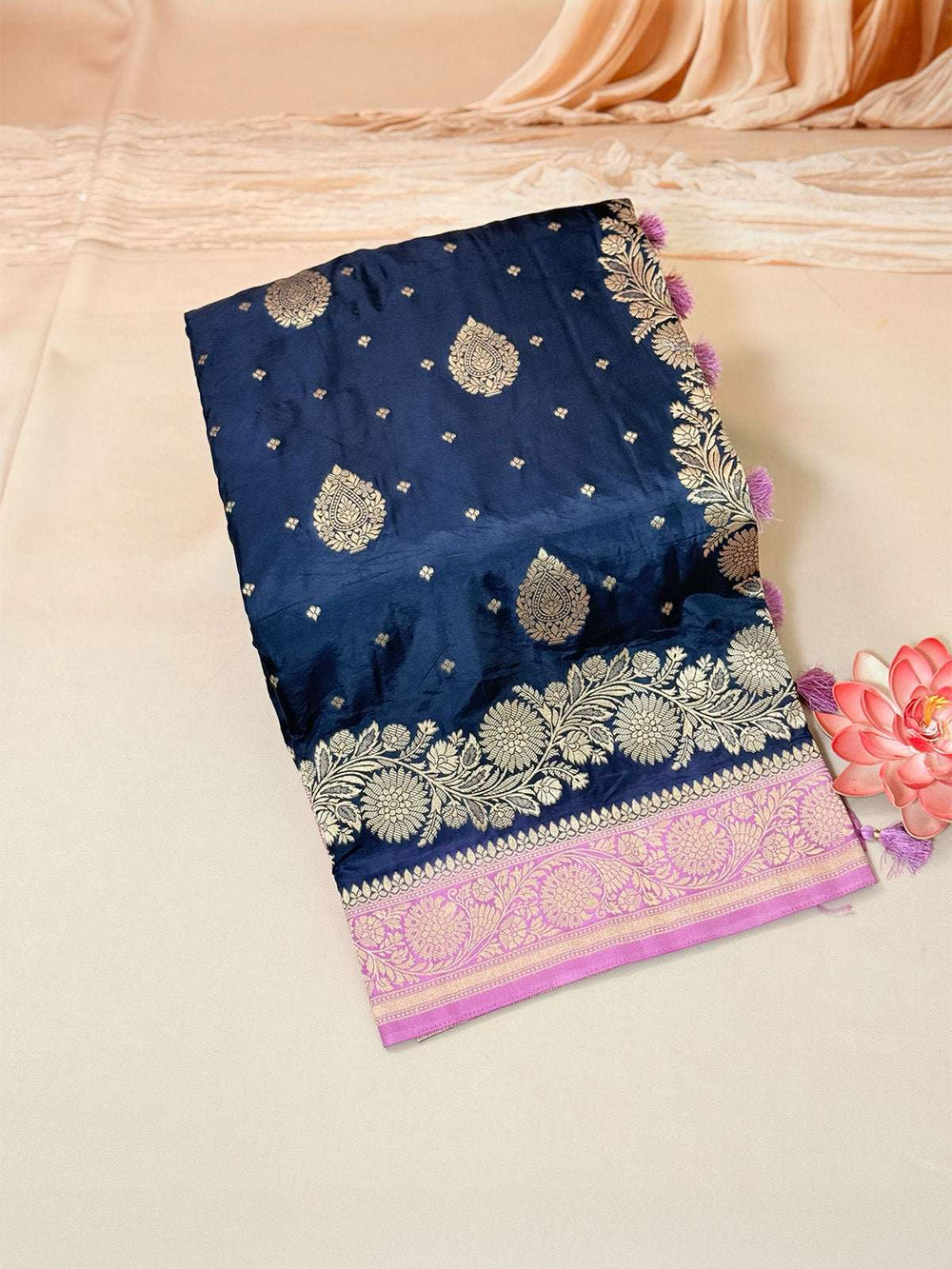 semi katan silk with contrast border