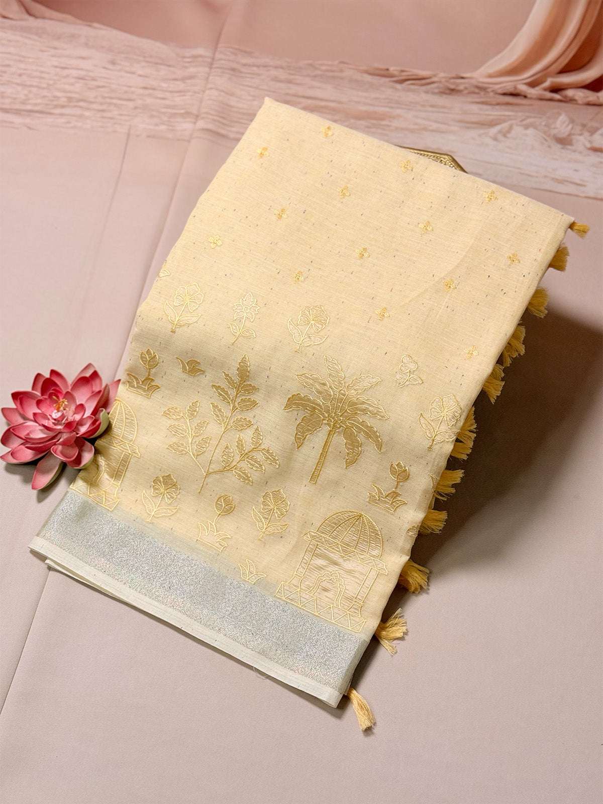 Pure handloom linen with self colour applique
