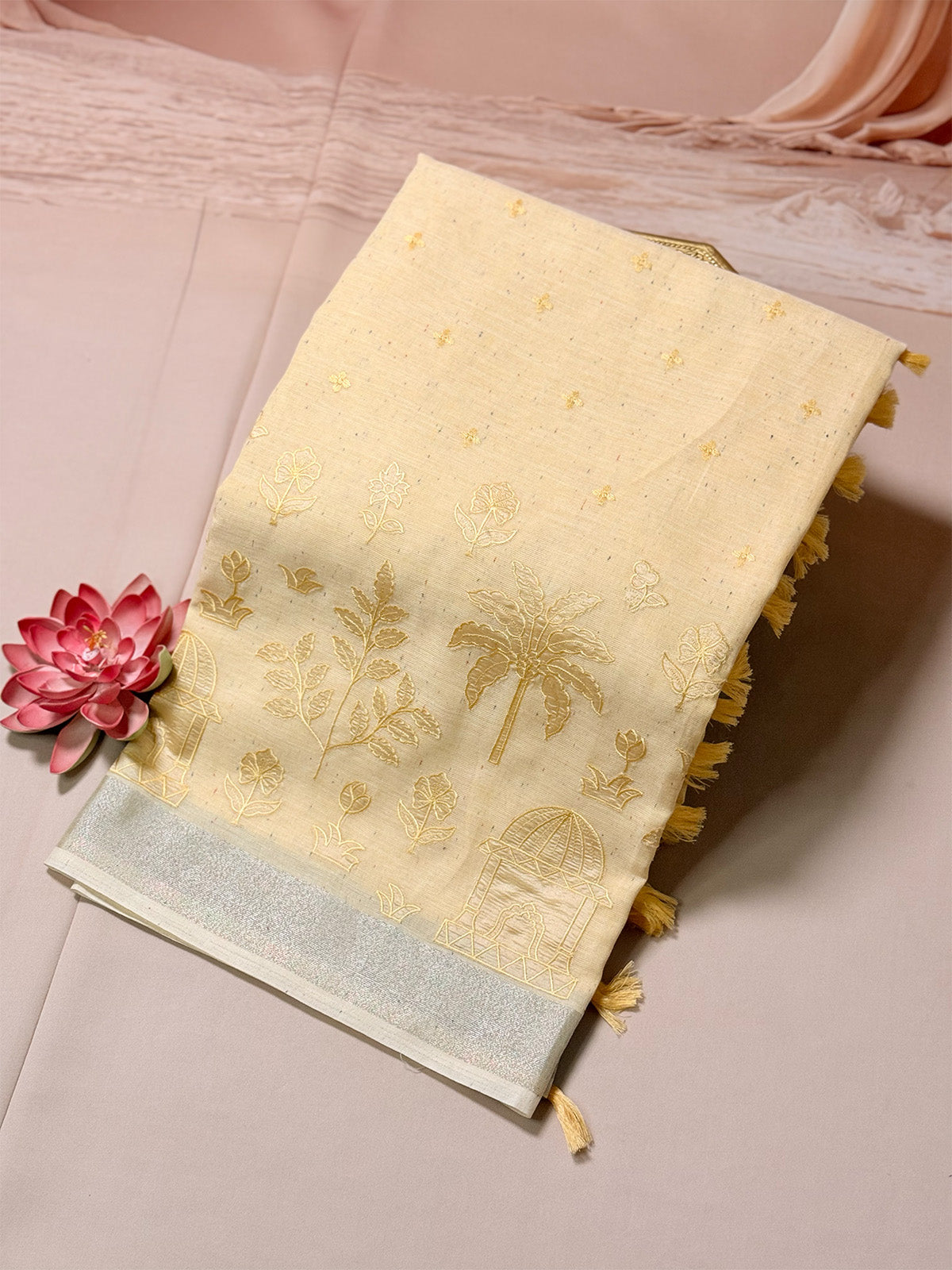 Pure handloom linen with self colour applique