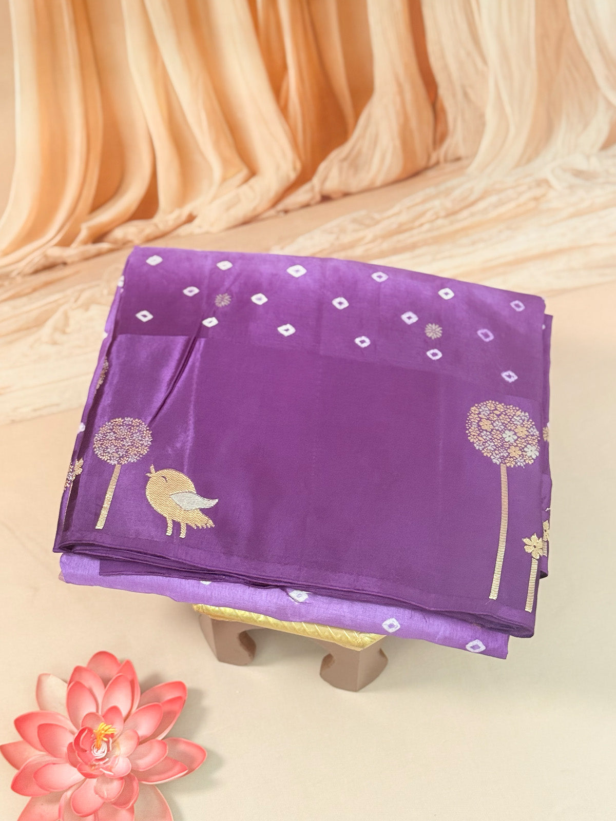 Shaded bandini with satin borders