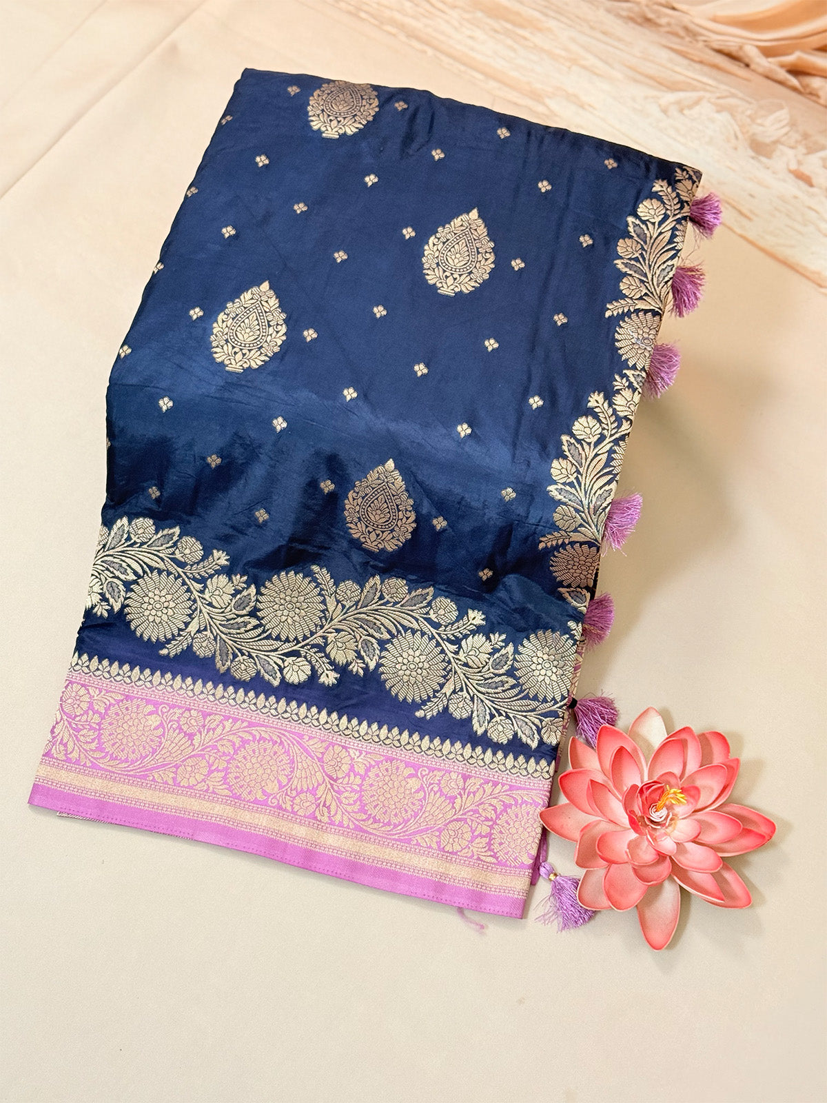 semi katan silk with contrast border