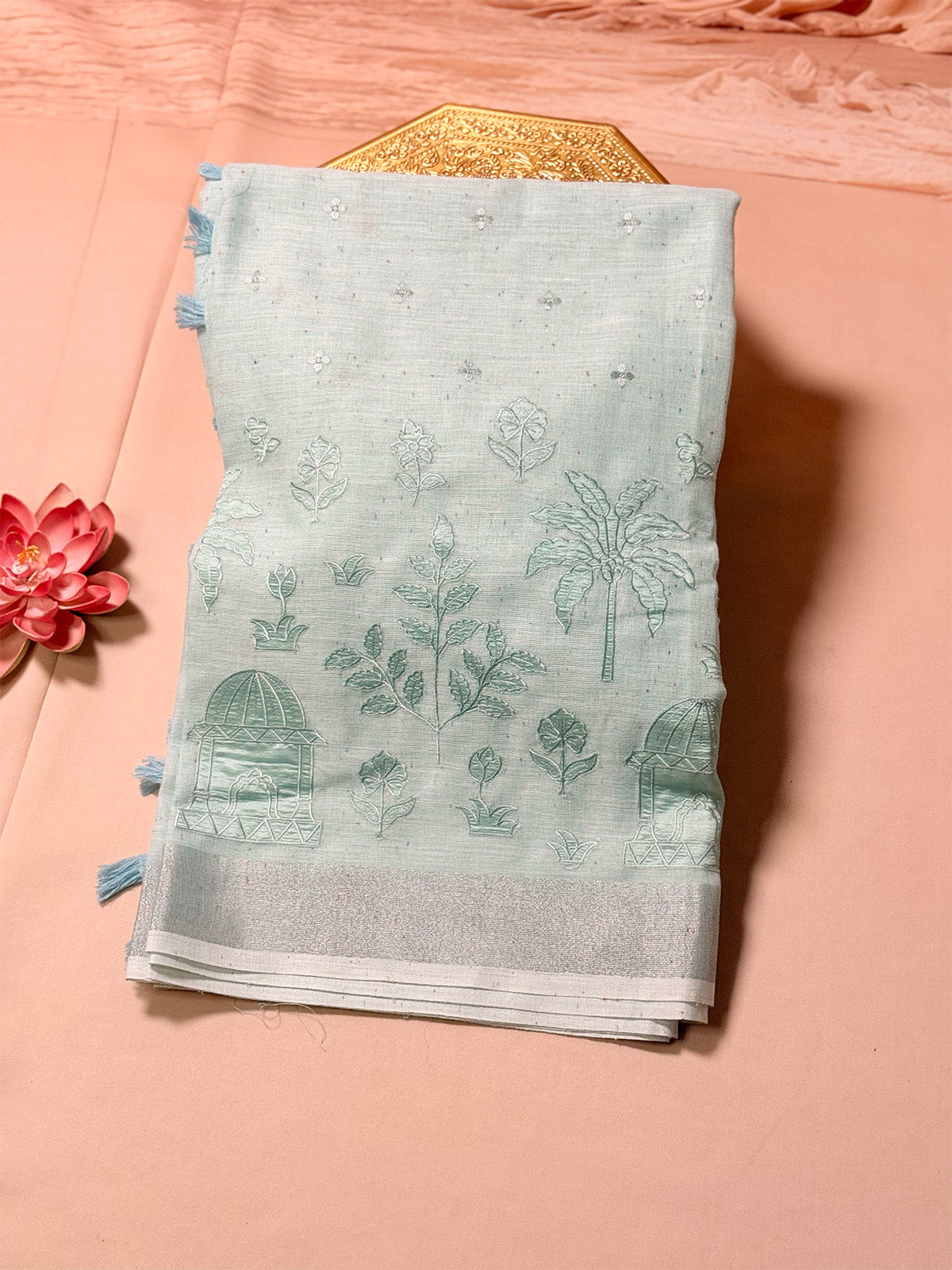 Pure handloom linen with self colour applique