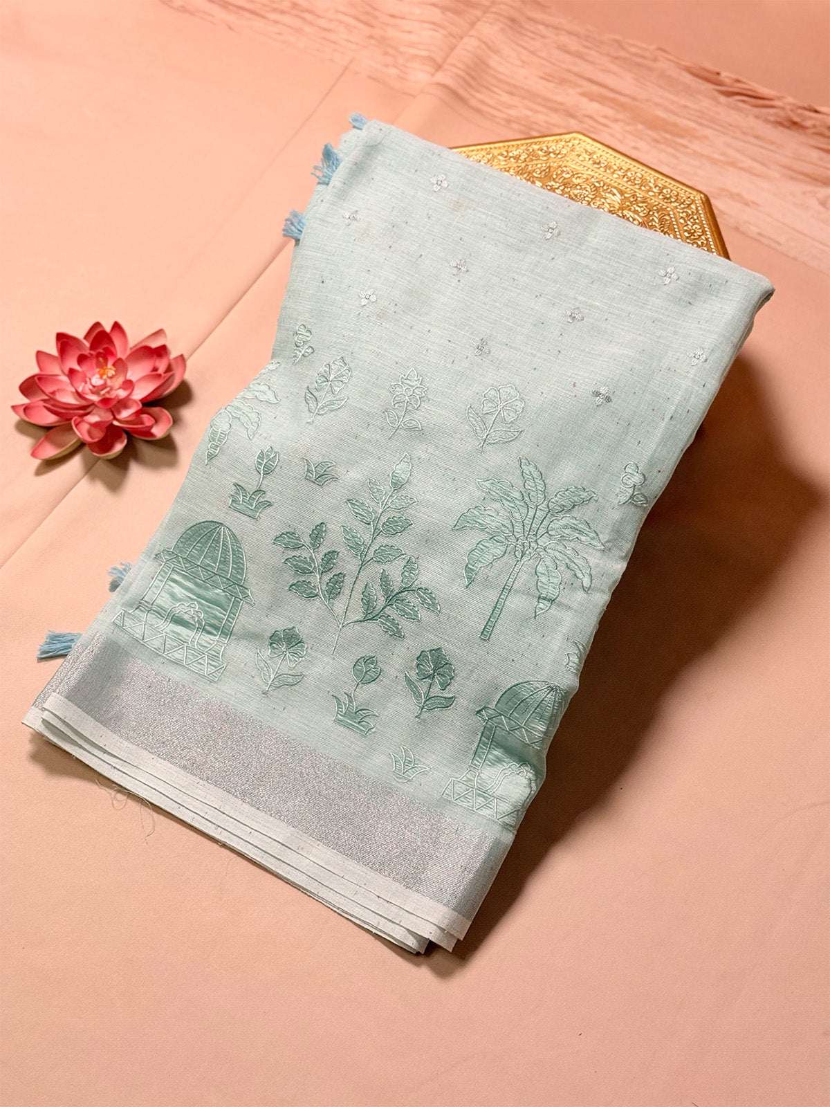 Pure handloom linen with self colour applique