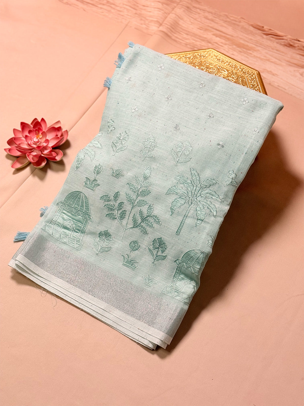 Pure handloom linen with self colour applique