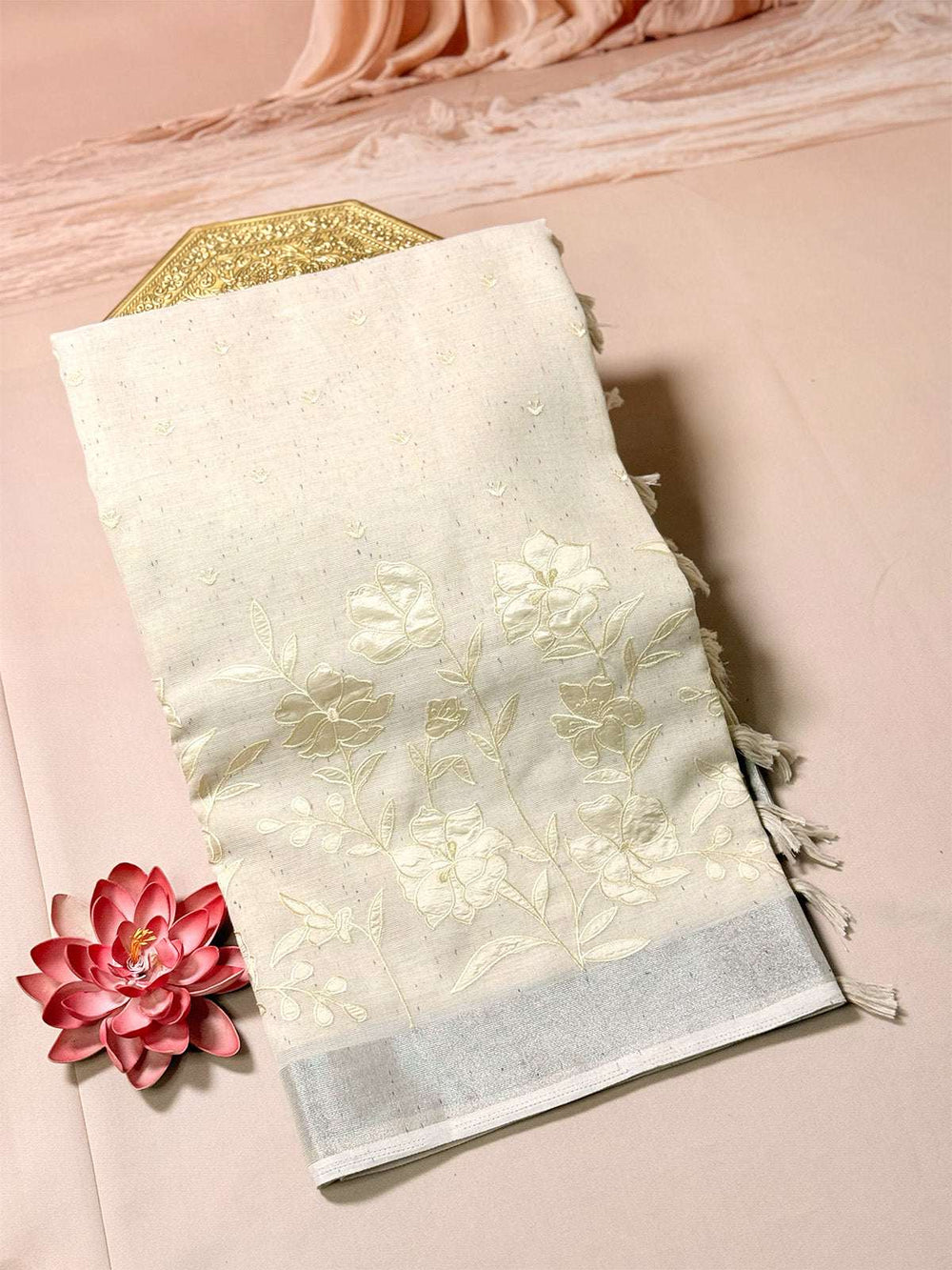 Pure handloom linen with self colour applique