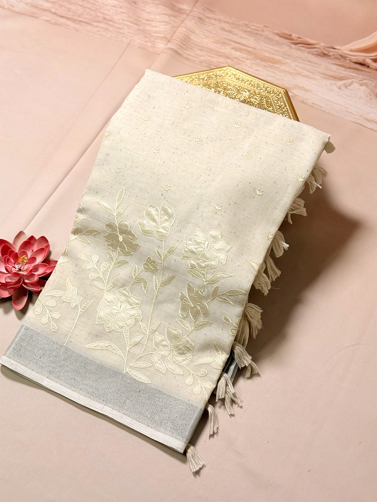 Pure handloom linen with self colour applique